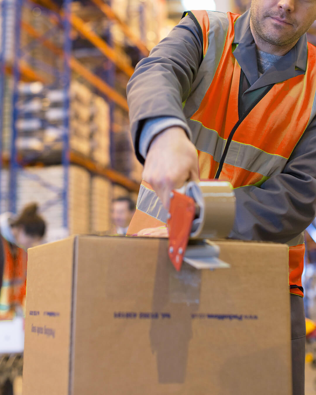 Pakkaaminen varastossa – keräily ja pakkaus pitävät tilausvirran hallinnassa